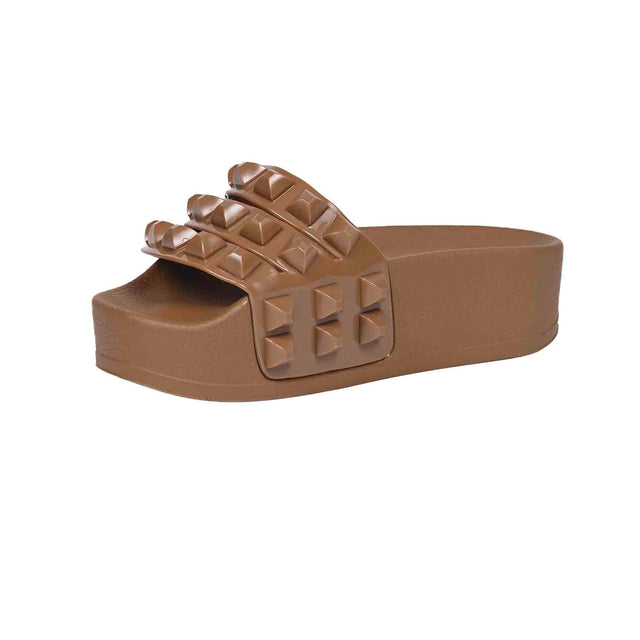 Carmen Sol jelly shoes and bags offer colorful resort style