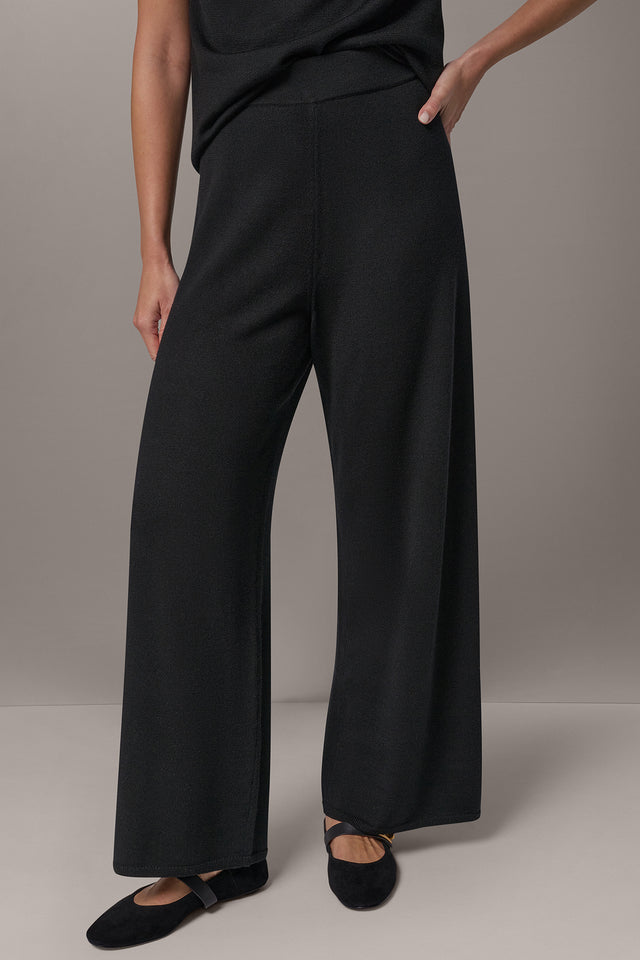 Donna Karan: Timeless Apparel for the Modern Woman